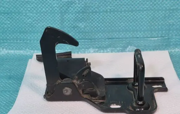 Skoda Yeti (5L) Engine bonnet/hood lock/latch loop/hook 5L0823480