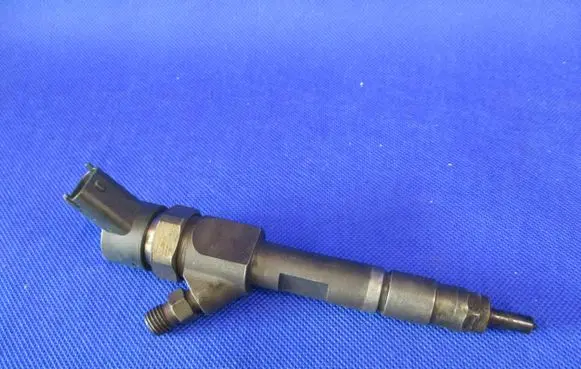 Renault Trafic II (X83) Fuel injector 8200100272