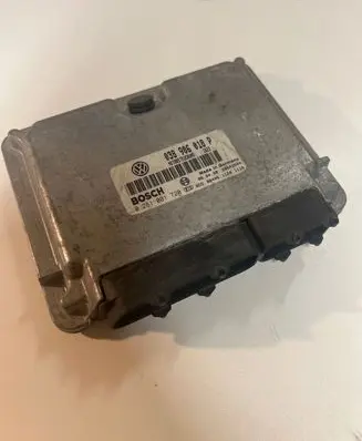 Volkswagen PASSAT B5 Engine control unit/module 038906018P 28SA3504 0281001720