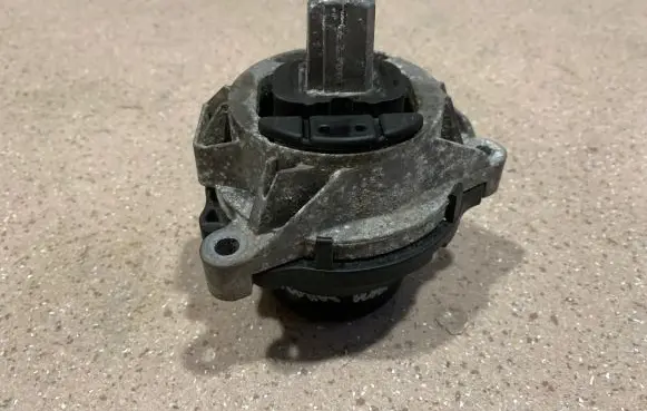 BMW 4 F32 F33 Engine mount bracket 6799104