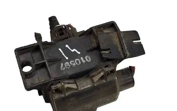 Volvo S70 V70 V70 XC Glow plug pre-heat relay 9162929