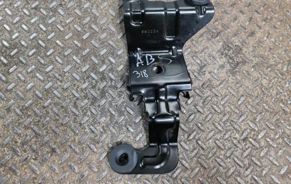 Chrysler Pacifica ABS pump bracket 