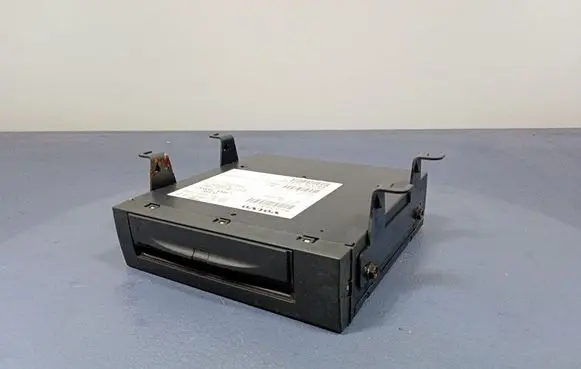 Volvo XC90 Radio/CD/DVD/GPS head unit 8633680