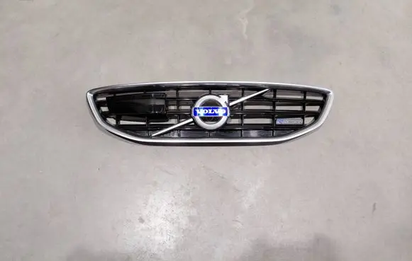 Volvo V40 Front bumper upper radiator grill 31353126 31301893