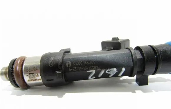 Opel Mokka X Fuel injector 0280158205