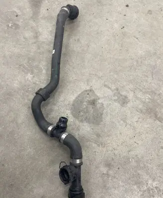 BMW 5 G30 G31 Engine coolant pipe/hose 8602647