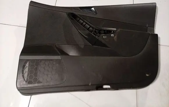 Volkswagen PASSAT B6 Front door card panel trim 3C1867012