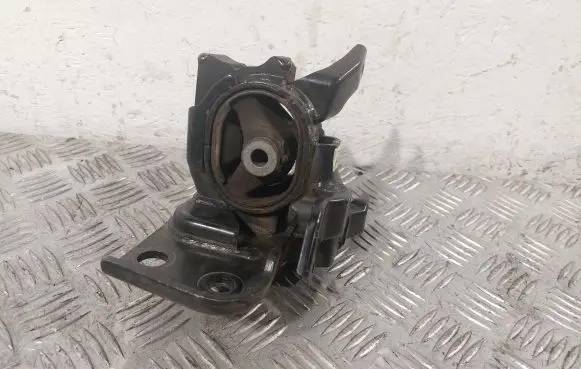 Toyota Avensis T270 Engine mount bracket 123720R030