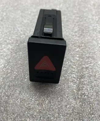 Volkswagen PASSAT B5 Hazard light switch 108884