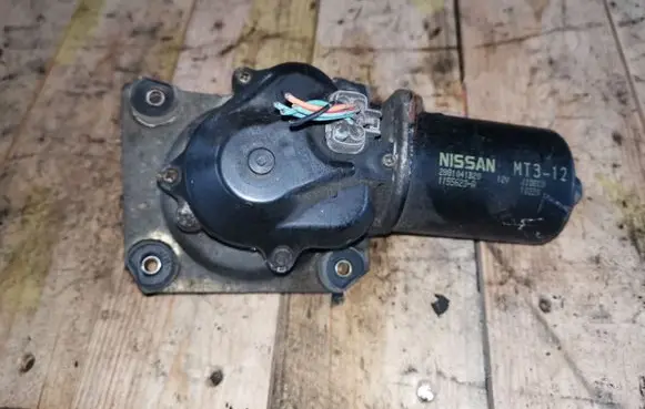 Nissan Micra Wiper motor 2881041B20