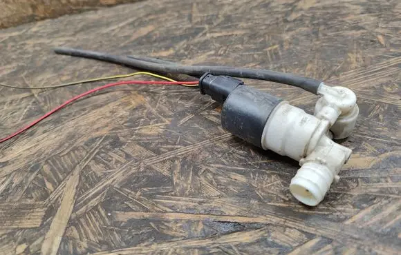 Citroen Berlingo Windscreen/windshield washer pump 9632984980