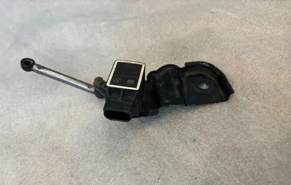 Mercedes-Benz R W251 Air suspension front height level sensor A0105427717 0105427717