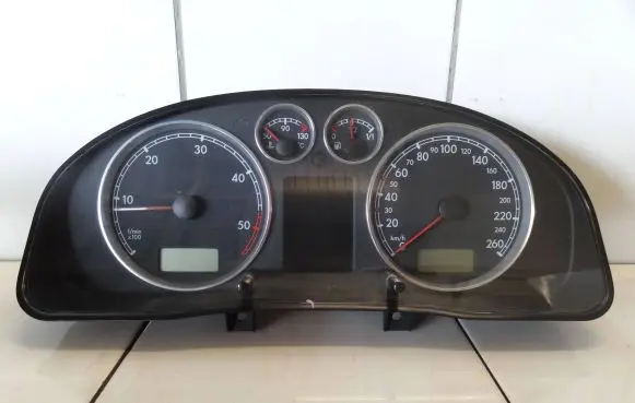 Volkswagen PASSAT B5.5 Speedometer (instrument cluster) 110080199