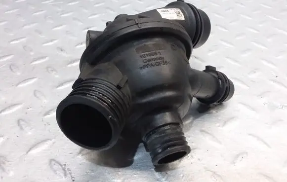 Thermostat/thermostat housing