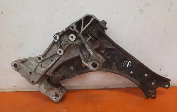 Volkswagen Golf V Front control arm