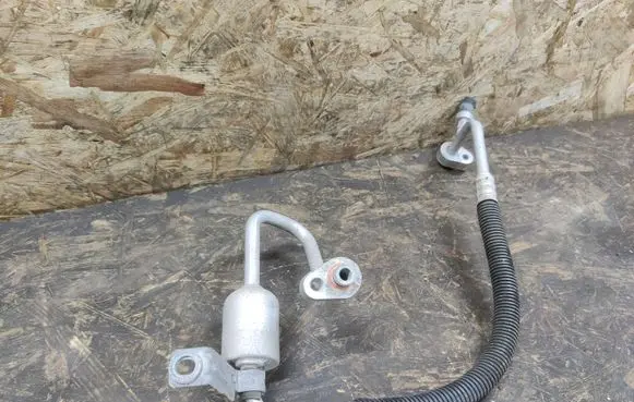 Lincoln MKS Air conditioning (A/C) pipe/hose