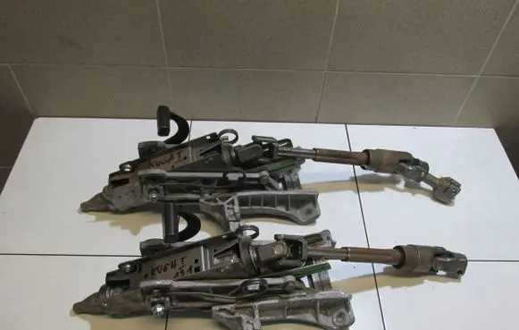 Ford Kuga I Steering wheel axle set 3C529
