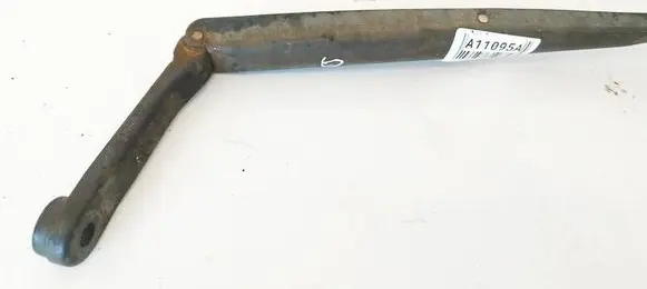 Hyundai Santa Fe Front wiper blade arm 