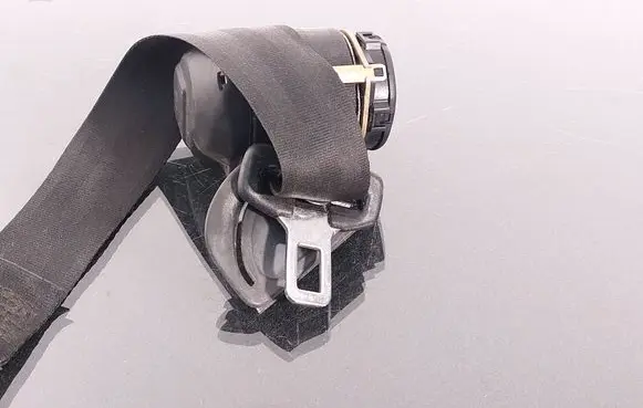 Middle seatbelt (rear)