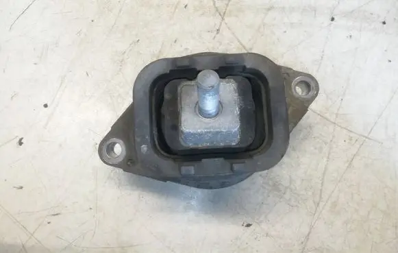 Land Rover Range Rover L322 Engine mount bracket