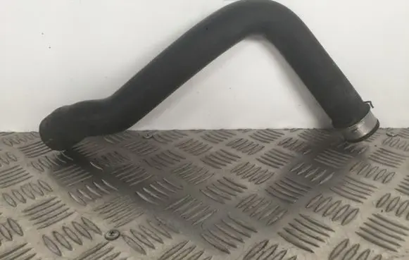 Mercedes-Benz C W203 Engine coolant pipe/hose 2035010082