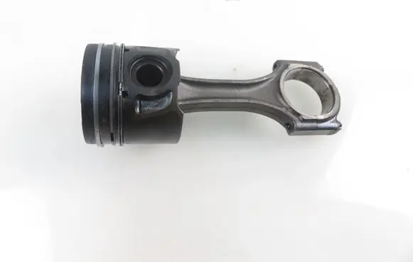 Mitsubishi Outlander Piston with connecting rod 