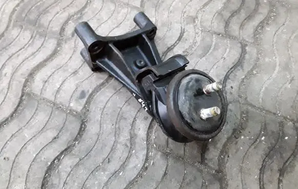 Suzuki Grand Vitara II Engine mount bracket NOCODE