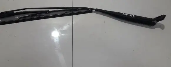 Mercedes-Benz A W168 Front wiper blade arm a1688200544