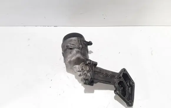 Oil filter mounting bracket