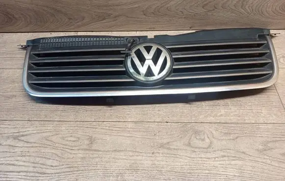 Volkswagen Touran I Front bumper upper radiator grill 3B0853651K 3B0853651J