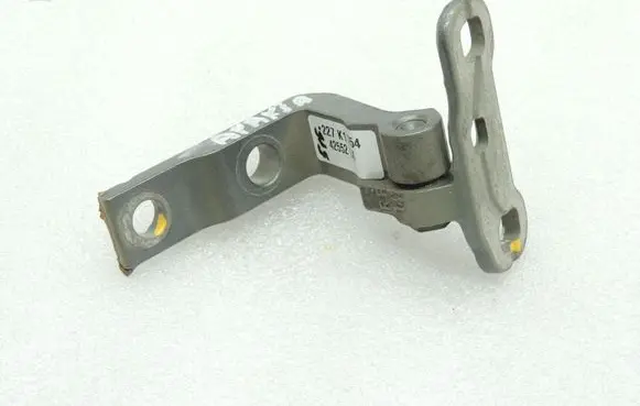 Volvo XC90 Front door lower hinge 31424608 31424613