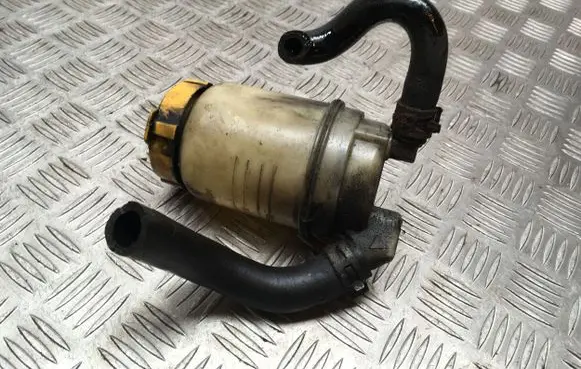 Subaru Forester SG Brake fluid reservoir 
