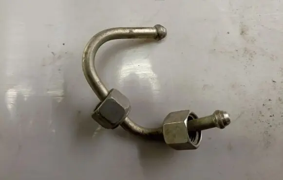 Fuel injector supply line/pipe