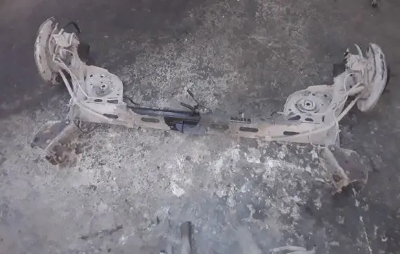 Nissan Tiida C11 Rear axle beam 