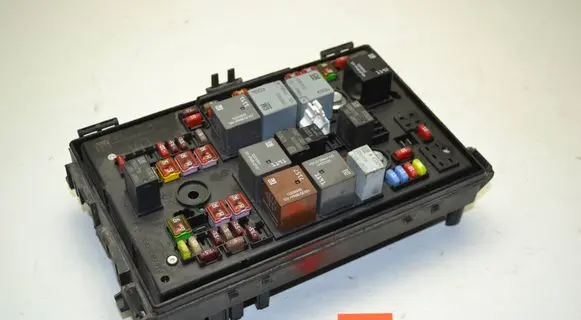 Opel Astra J Fuse module 13368643 3192 1110130AA