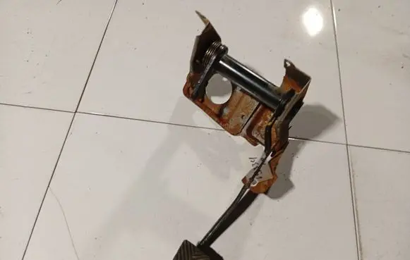Hyundai H-1, Starex, Satellite Brake pedal 