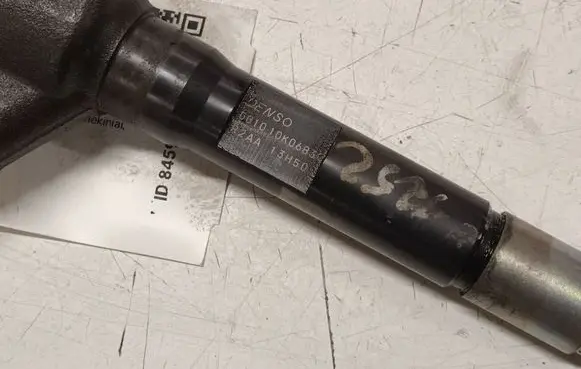 Mazda 6 Fuel injector R2AA13H50 R2AA 13H50