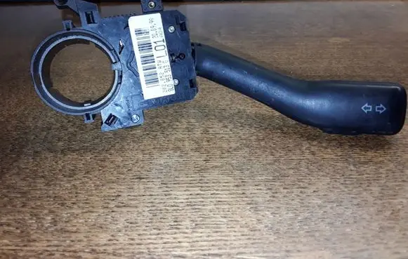 Volkswagen PASSAT B5 Indicator stalk 8L0953513G