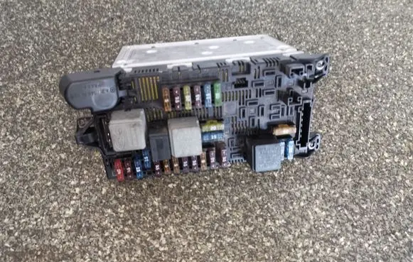 Mercedes-Benz E W211 Fuse module 2115454301