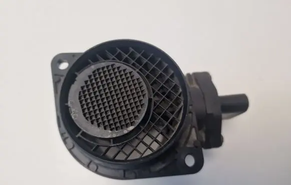 Volkswagen Golf V Mass air flow meter 038906461B