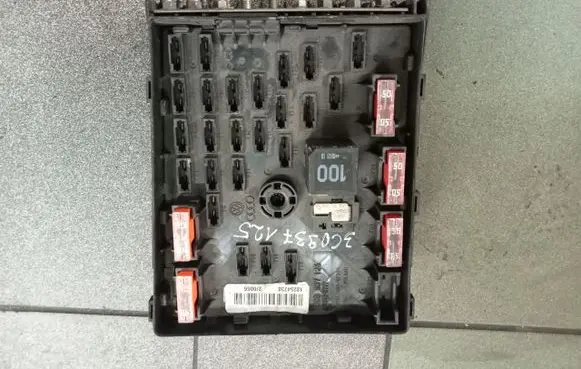 Volkswagen PASSAT CC Fuse module 3C0937125