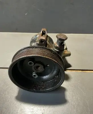 Volkswagen Golf IV Power steering pump 030145269A