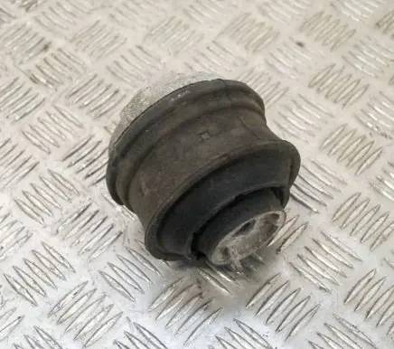 Mercedes-Benz E W211 Engine mount bracket