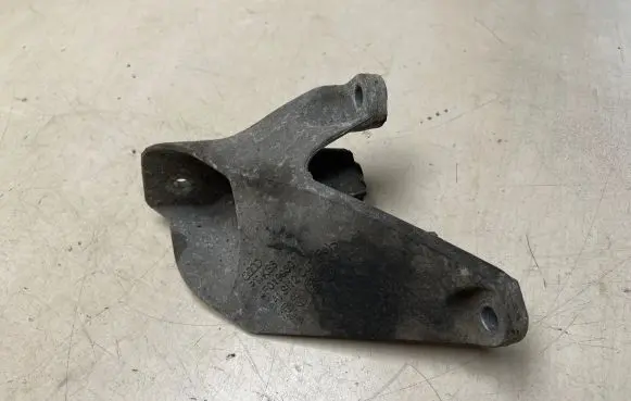 Audi A6 S6 C6 4F Engine mounting bracket 4F0199307N