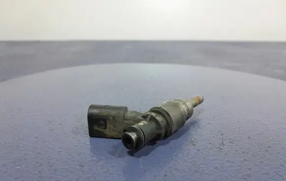 Audi A6 S6 C6 4F Fuel injector 06E906036E