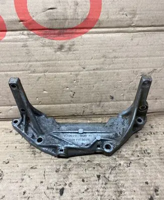 Audi A6 S6 C4 4A Engine mounting bracket 035199307E
