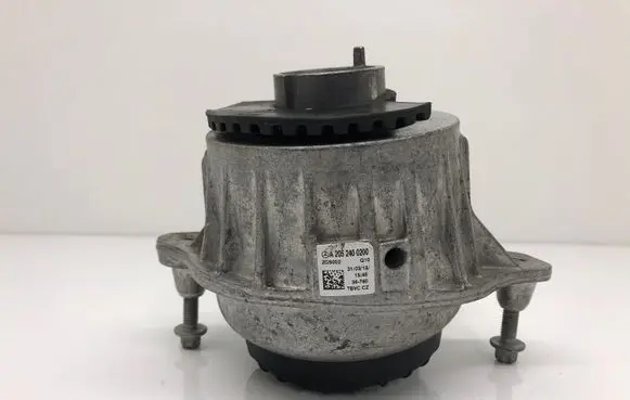 Mercedes-Benz C W205 Engine mount bracket A2052400200