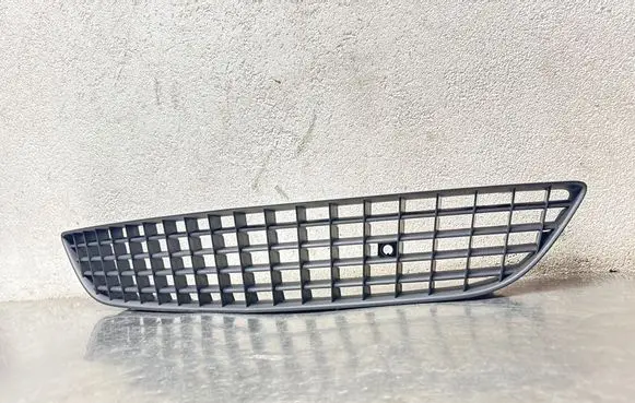 Opel Astra H Front bumper lower grill 13225758