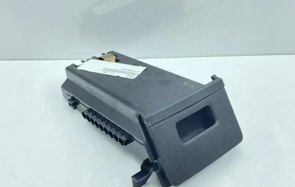 Volkswagen Touran III Dashboard storage box/compartment 5TA861801 82850