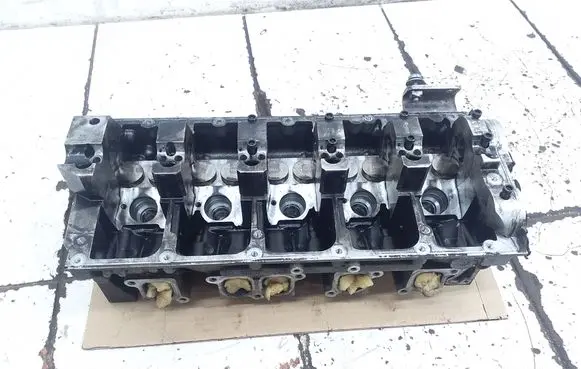 Volkswagen Phaeton Engine head 070103373A
